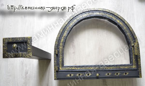 №61 По размерам от заказчика изготовленная арочная каминная дверца с зольным ящиком и дополнительным рег. поддувалом в раме двери, патина "золото"
