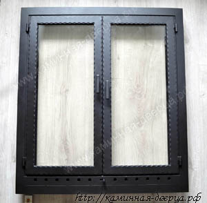 Двустворчатая каминная дверь с термостойкой стеклокерамикой Robax 35