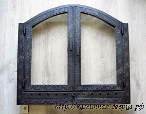 Двустворчатая каминная дверь с термостойкой стеклокерамикой Robax  43