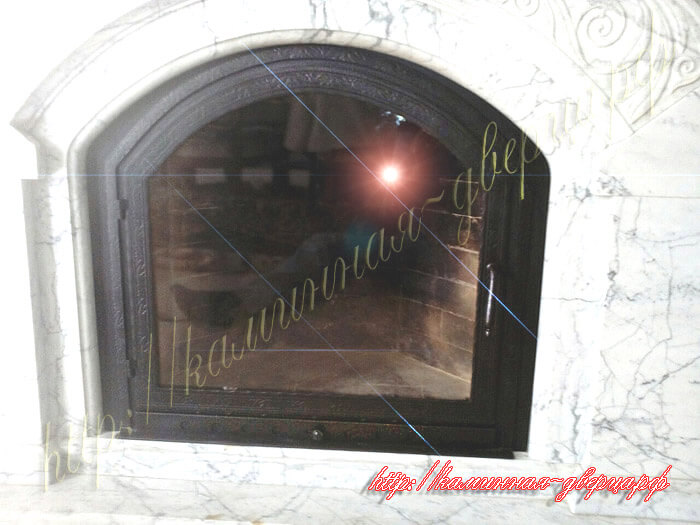 №74 Дверца арочная с наличником и регулируемым поддувалом, ручка "капля", установлена в г. Санкт-Петербург
