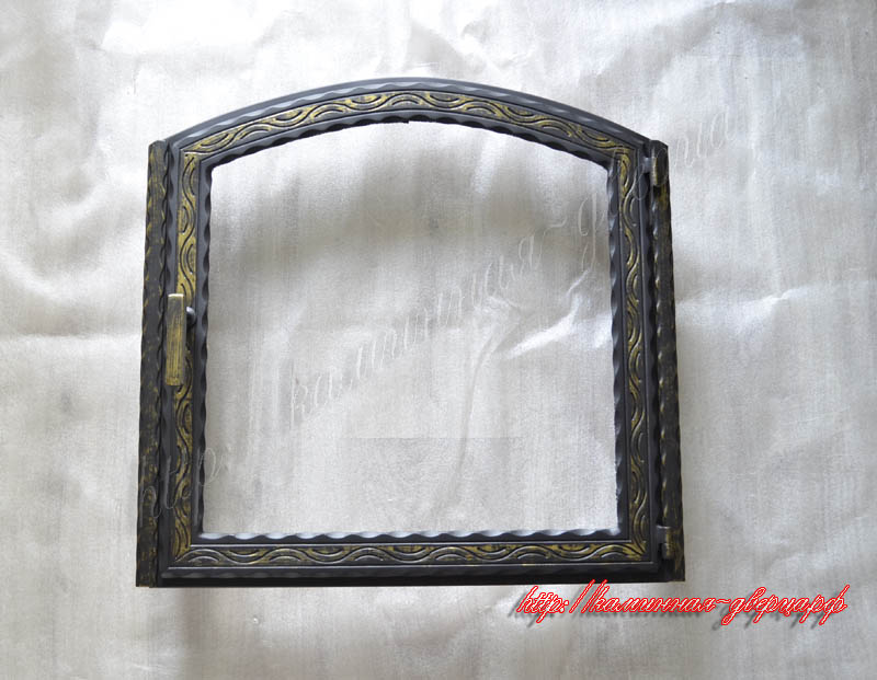№125 Дверка для камина со стеклом Robax, арка, регулируемое поддувало, наличник по двум сторонам, патина "золото"