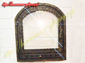 №14-да. Арочная дверка для камина со стеклом Robax, регулируемое поддувало, наличник, патина "золото"