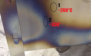 Дверцы камина из нержавейки от нагрева синеют, портятся при 330 градусах, поэтому только термостойкая краска